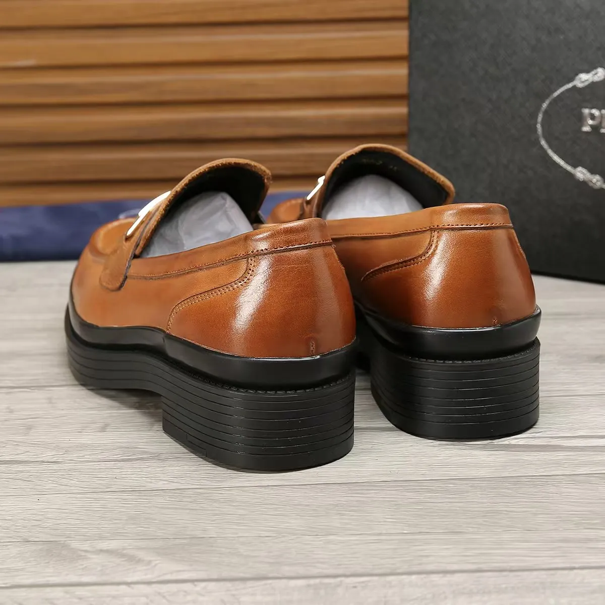 Men's shoes 💰540 💰💰🎩🎩【Prada】Counter 1:1⬆️original reproduction, absolute quality🆗Original outsole, high-quality imported rubber, wear-resistant and non-slip, never degummed, upper material: imported first-layer cowhide➕anti-slip foam outsole, official website material, lining material: water-dyed leather lining, 3 colors available! Code number 38-45